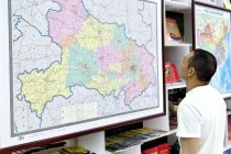 为什么很多人家里都贴着一张中国地图和世界地图？